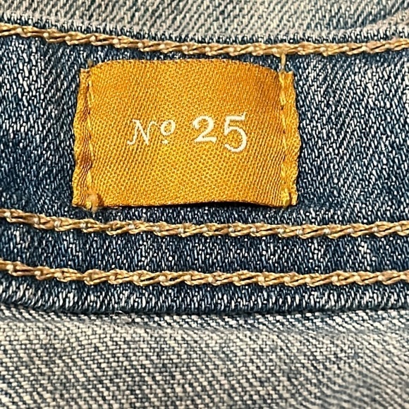 Anthropologie Pilcro Mid-Rise Distressed Boyfriend Denim Jean Shorts Size 25 - Picture 2 of 9